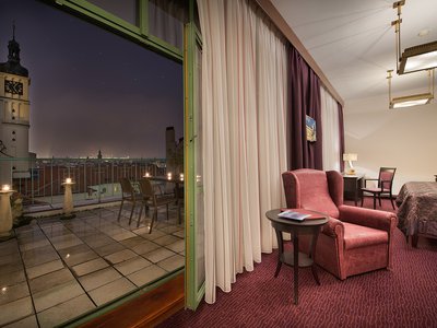 EA Hotel Royal Esprit**** - Executive Junior Suite mit der Prager Burg Blick Terrasse